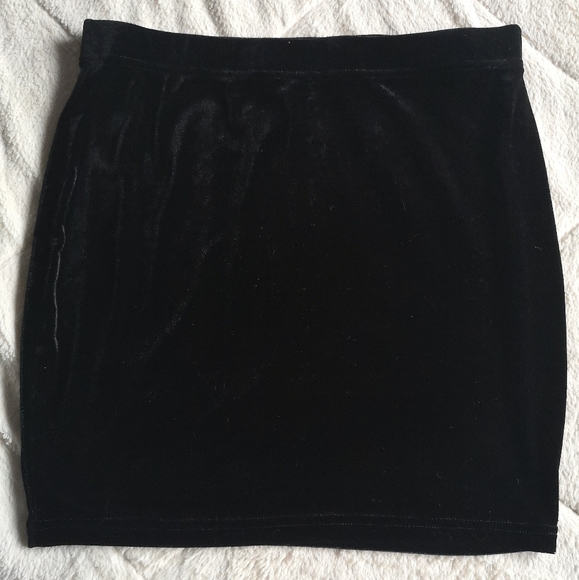 Black velvet skirt - Picture 1 of 5